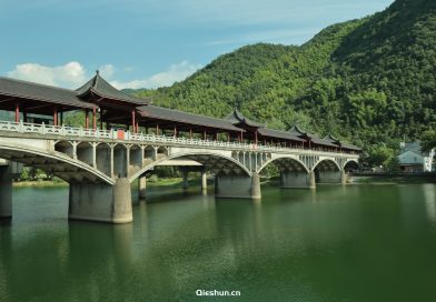 杭州富阳龙鳞坝湖源廊桥